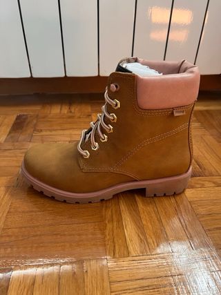 Botas Mustang Marrones y Rosas