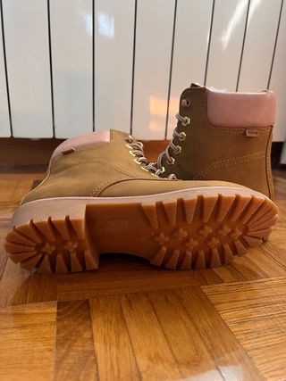 Botas Mustang Marrones y Rosas