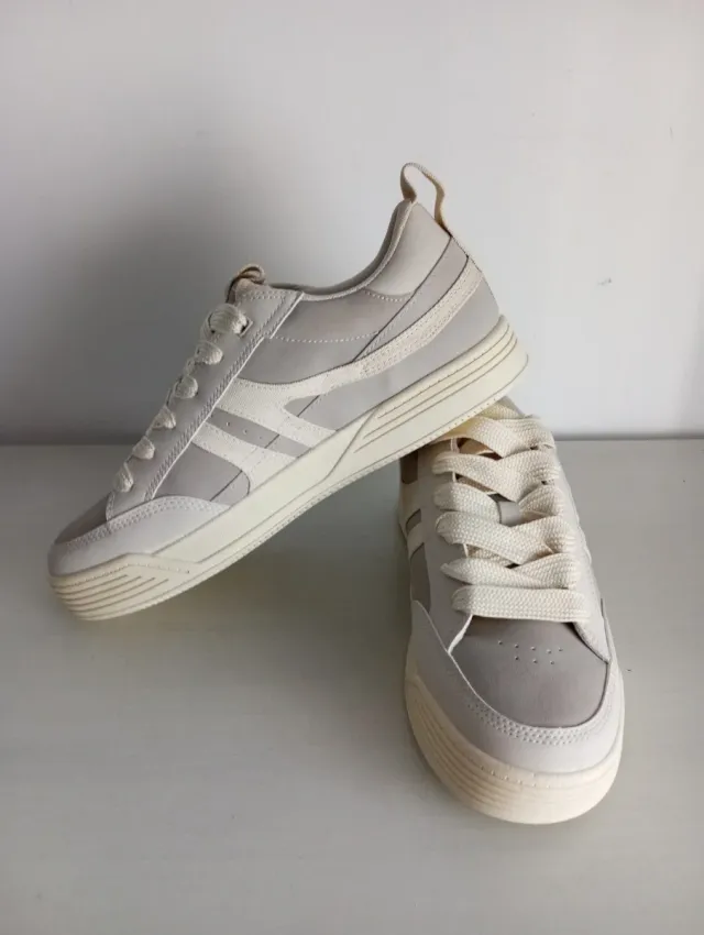 Zapatillas Pull&Bear grises y blancas