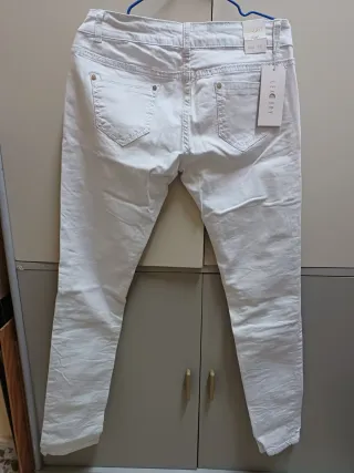 Pantalón vaquero blanco pitillo 