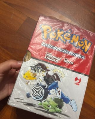 cofanetto libro pokemon la grande avventura. 