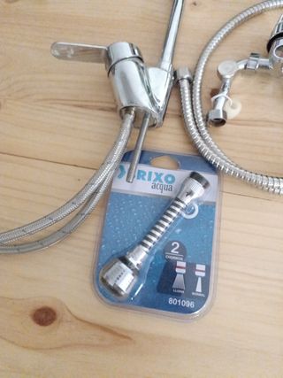 Grifo y ducha de baño cromados