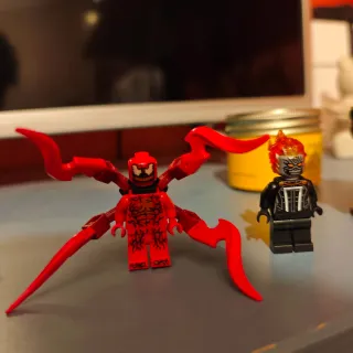 Lego Carnage con tentacoli rossi più Jack Sparrow