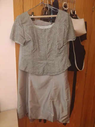 Conjunto blusa y falda bordado