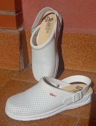Zuecos DIAN Blancos Talla 39