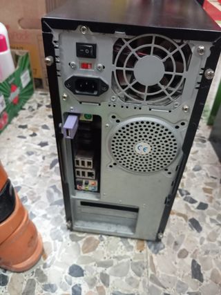 Torre Ordenador LG Negra