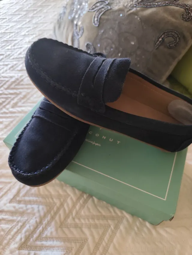 Zapatos de ante azul para niño