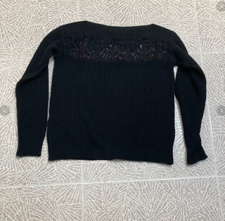 Jersey de punto con encaje negro