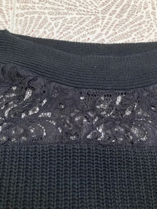 Jersey de punto con encaje negro