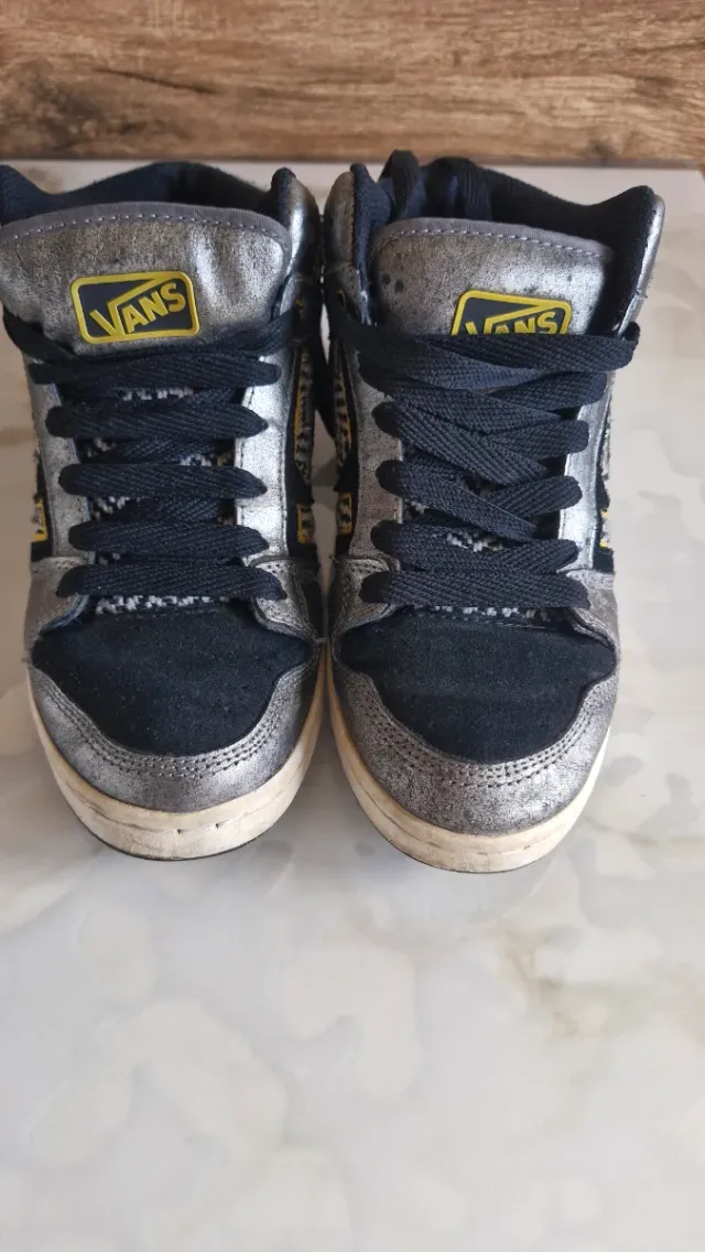 Vans Talla 38 Plata y Negro