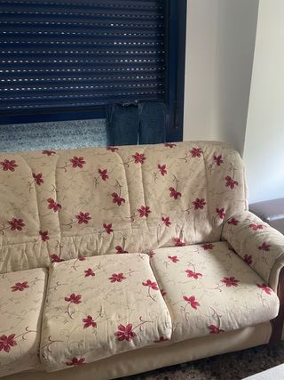 Sofá de tela beige y rojo para regalar ! 