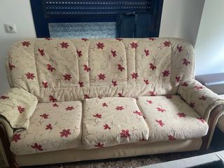 Sofá de tela beige y rojo para regalar ! 