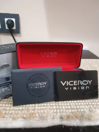 Caja, funda y certificado gafas Viceroy