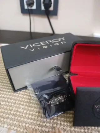Caja, funda y certificado gafas Viceroy