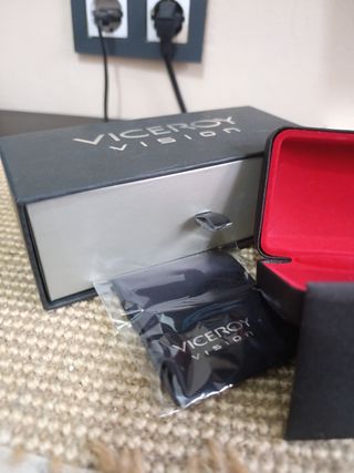 Caja, funda y certificado gafas Viceroy