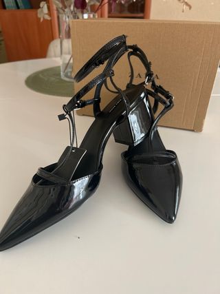 Zapato destalonado Zara negro mujer