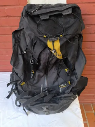 Mochila Quechua Symbium 70+10L Negra/Amarilla