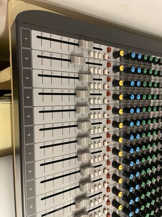 Soundcraft Signature 22 MTK Mesa Mezclas