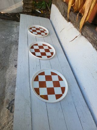 4 piatti decorativi quadrati marroni