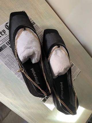 Bailarinas Jeffrey Campbell negras con cadena dora