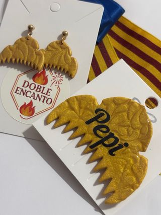 Pendientes y broche dorado