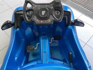 Coche eléctrico infantil azul