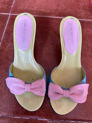 Sandalias Alain Manoukian lazo rosa y azul