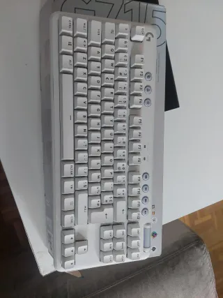 Teclado Mecánico Logitech G715