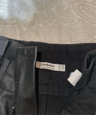 Pantalón negro Stradivarius