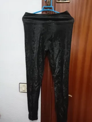 Leggings negros estampado serpiente