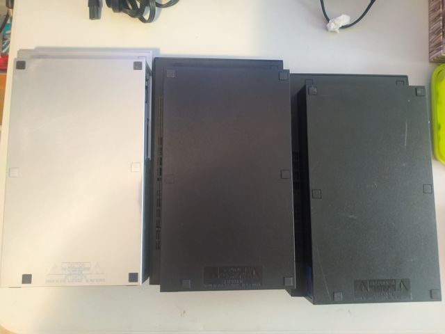 Confezione da 3 console PlayStation 2 (per parti di ricambio)