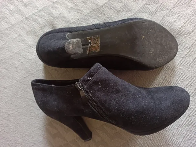 Botín antelina negro tacón