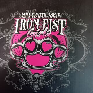 Zapatos Iron Fist negros y morados