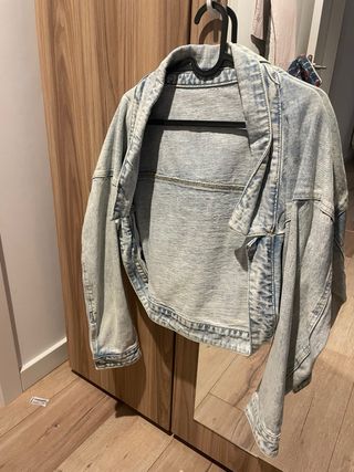 Chaqueta tejana desgastada