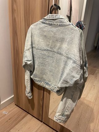 Chaqueta tejana desgastada