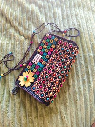 Bolso de mano con abalorios