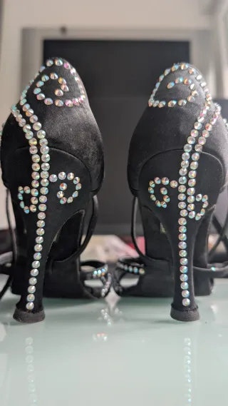 Zapatos de baile latinos negros con pedrería