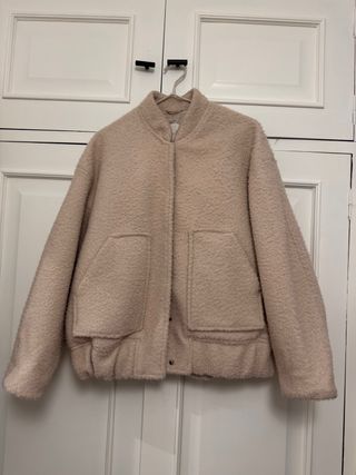 Cazadora Bomber Beige Mango, puesto muy pocas vece