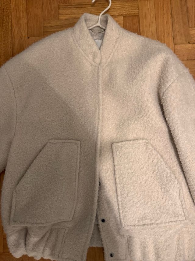 Cazadora Bomber Beige Mango, puesto muy pocas vece