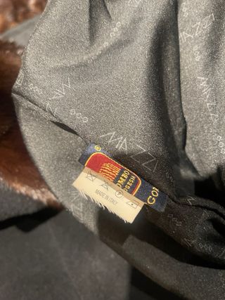 Abrigo MAZZI negro con cuello y puños de pelo