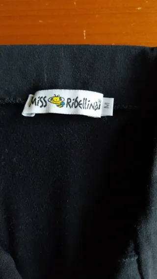 Maglia Miss Ribellina nera con stelle