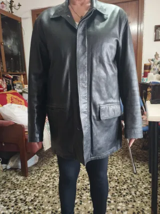 Chaqueta piel negra hombrel talla 48  en valencia 