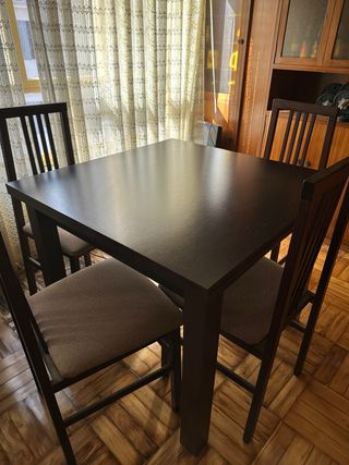 Mesa comedor + 4 sillas madera oscura