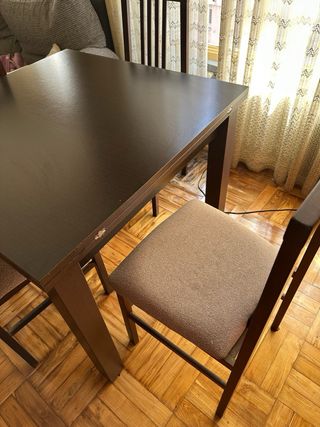 Mesa comedor + 4 sillas madera oscura