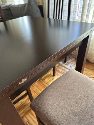 Mesa comedor + 4 sillas madera oscura