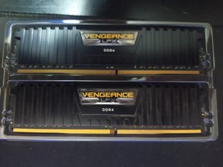 Memoria RAM Corsair 16GB ( 8gbx2 )  DDR4 3200MHz