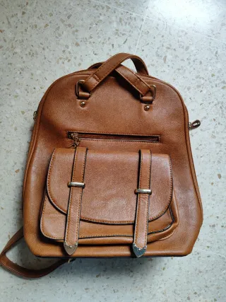 Mochila estilo cuero marrón