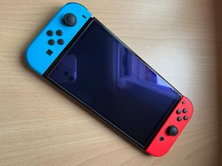Nintendo Switch OLED Azul y Rojo