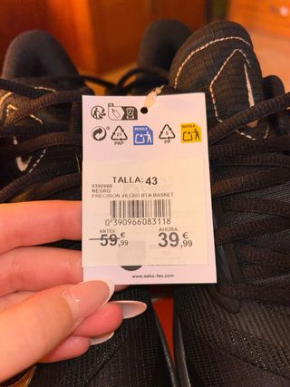 Zapatillas Nike Negras y Doradas Sin Estrenar