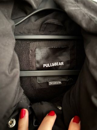 Abrigo negro acolchado Pull and Bear mujer 